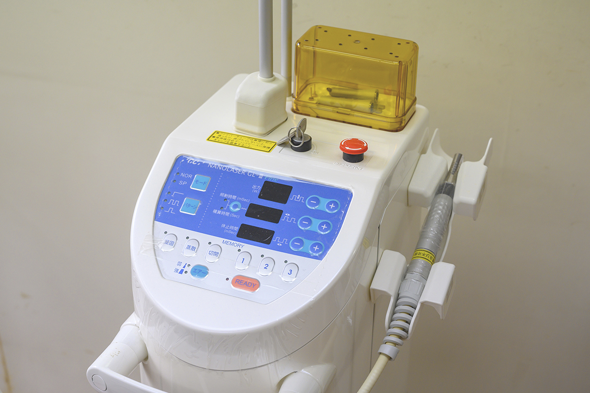 レーザー機器や電動麻酔、表面麻酔を導入し、痛みに配慮